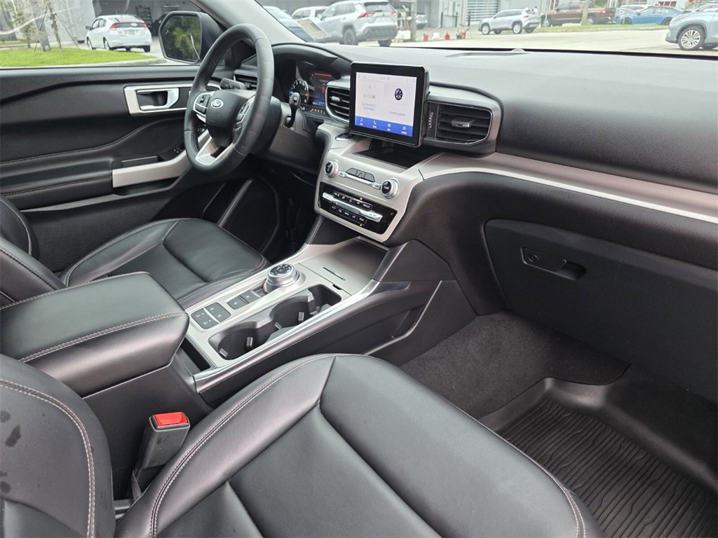 Used 2023 Ford Explorer XLT w/ Equipment Group 202A image 13