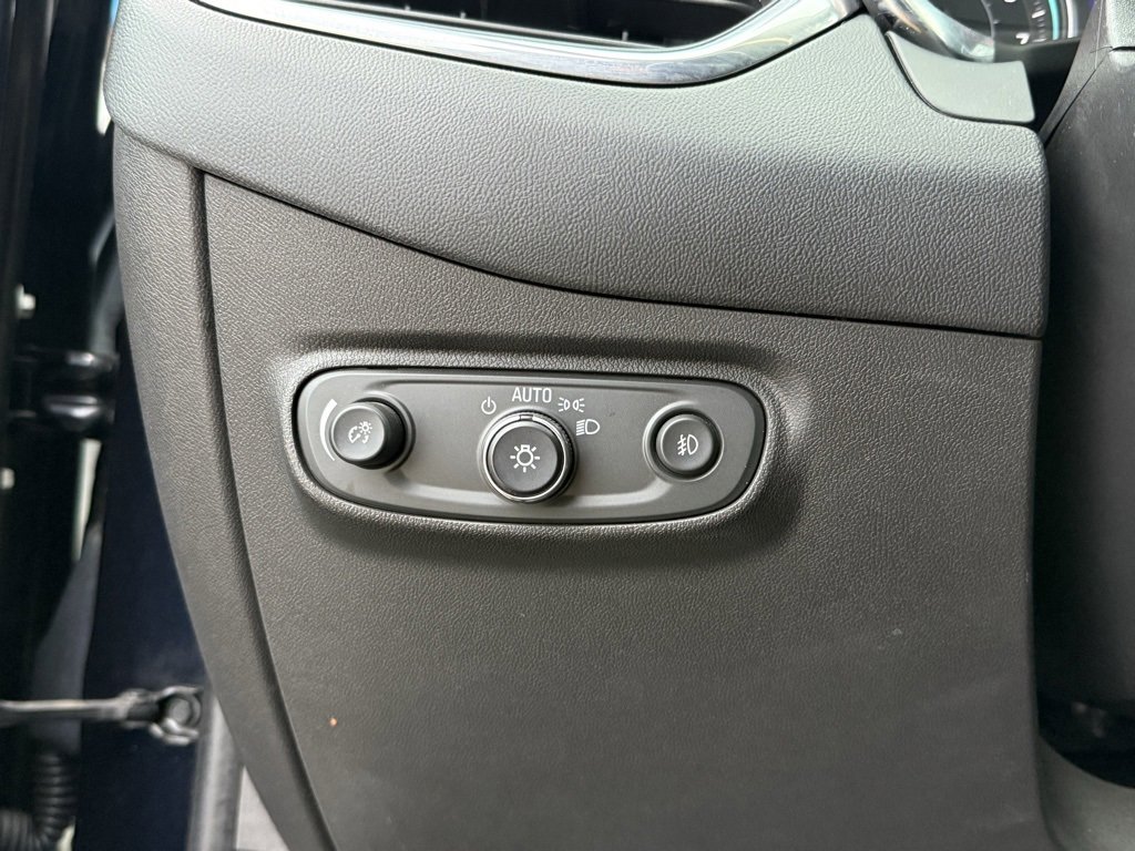 Used 2021 Chevrolet Equinox LT w/ Driver Convenience Package image 22