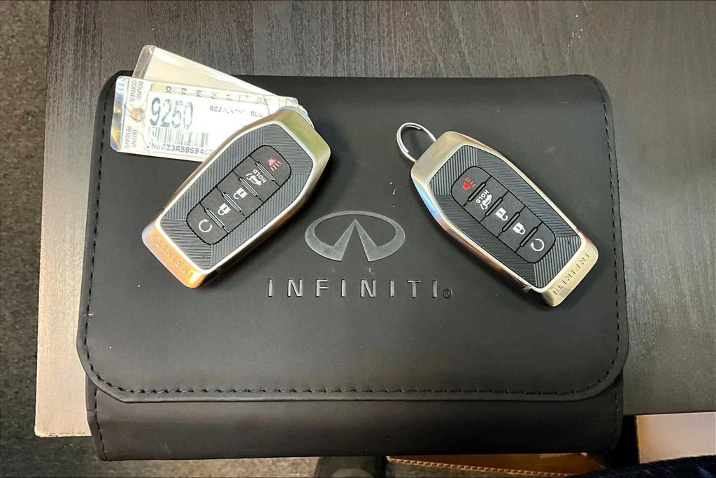 Used 2025 INFINITI QX80 Pure image 11