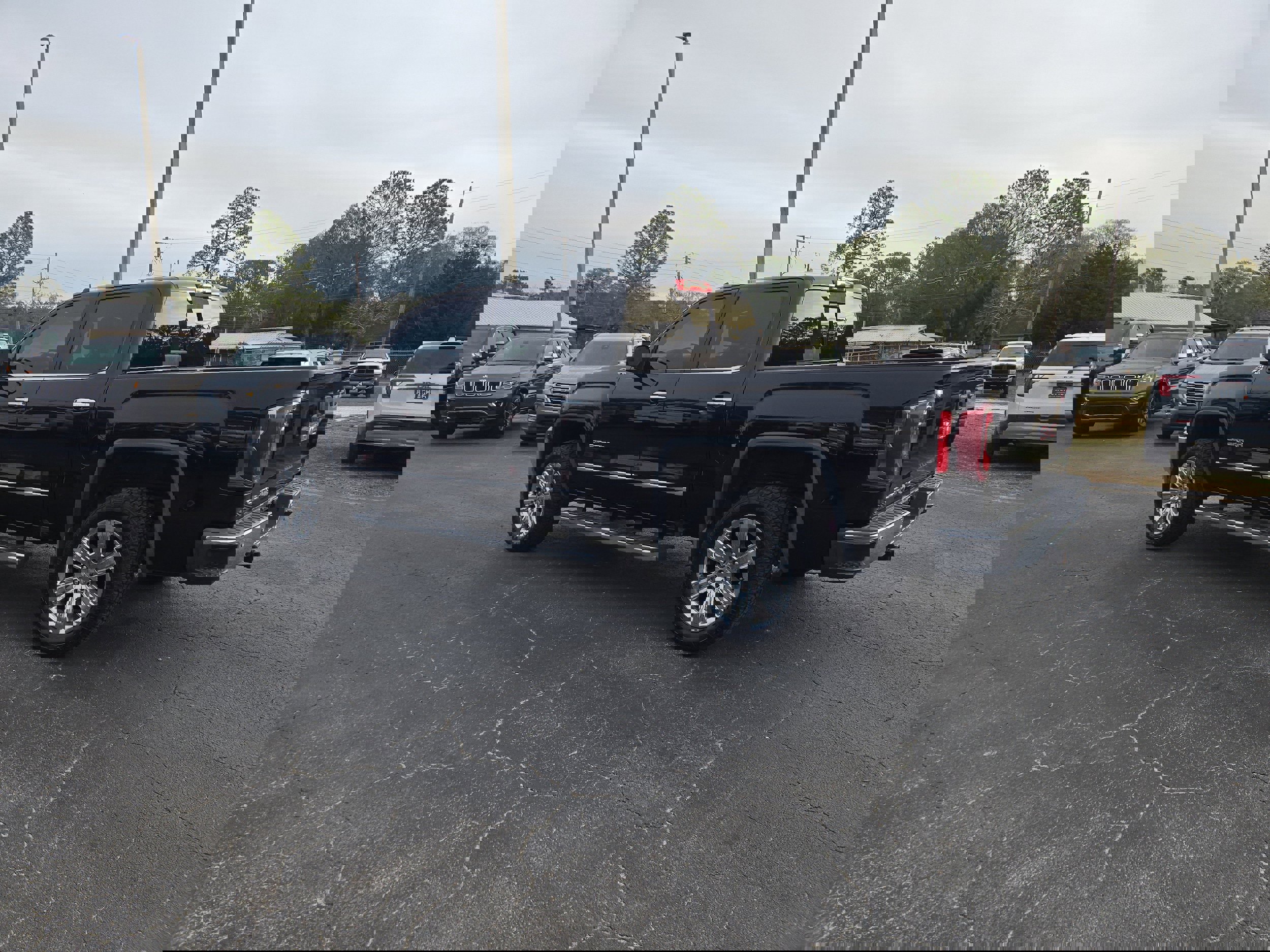 Used 2017 GMC Sierra 1500 SLT image 3