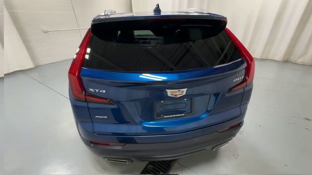 Used 2019 Cadillac XT4 Luxury w/ Cold Weather Package image 7
