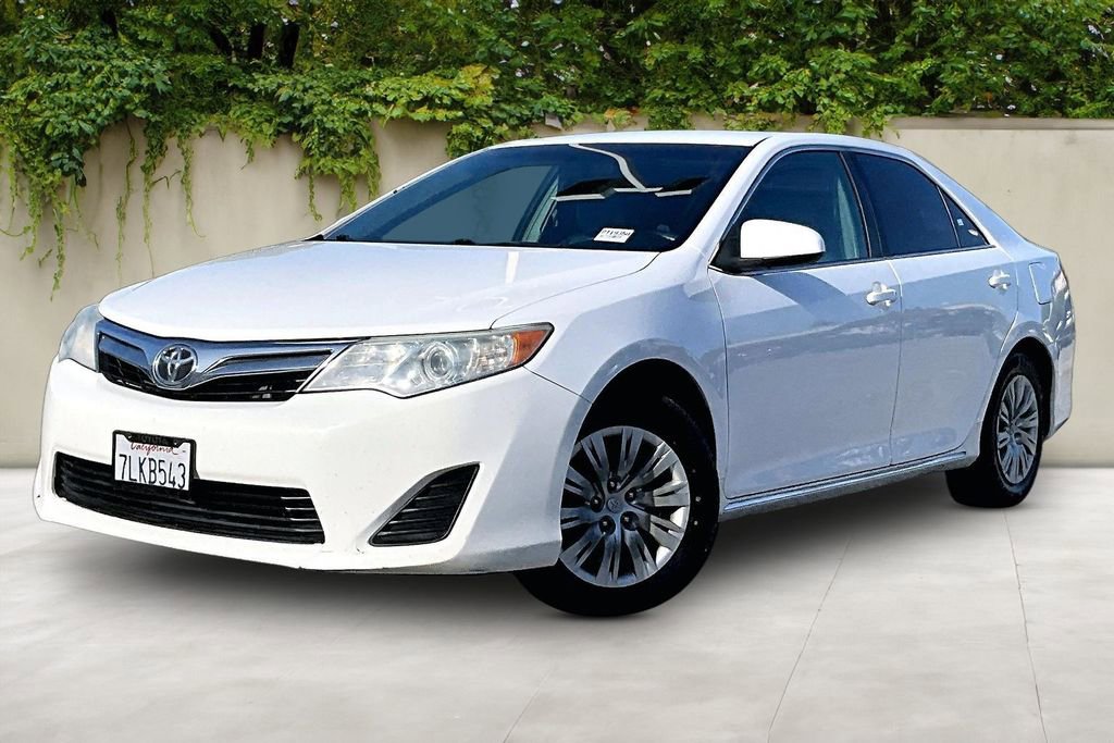 Used 2014 Toyota Camry LE image 3