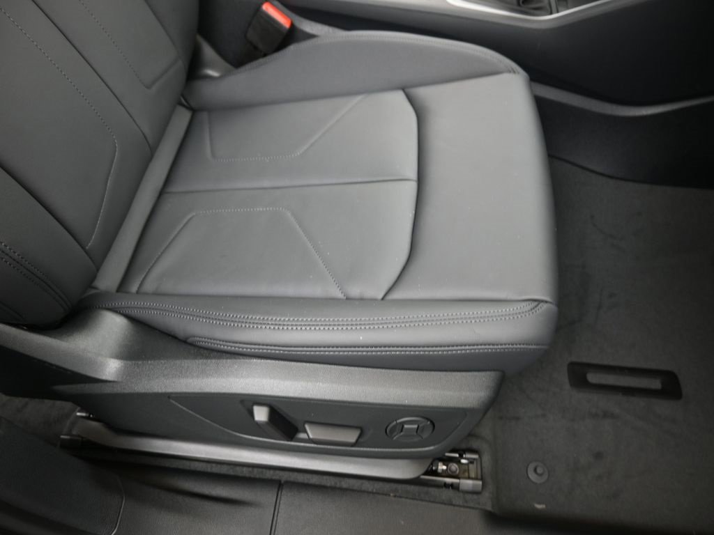 New 2025 Audi Q3 2.0T Premium image 12
