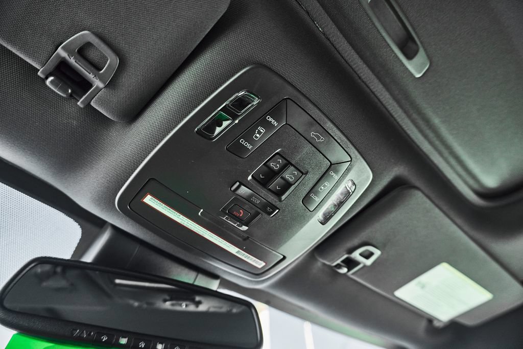 Used 2021 Toyota Sienna XLE w/ XLE Plus Package FWD image 42