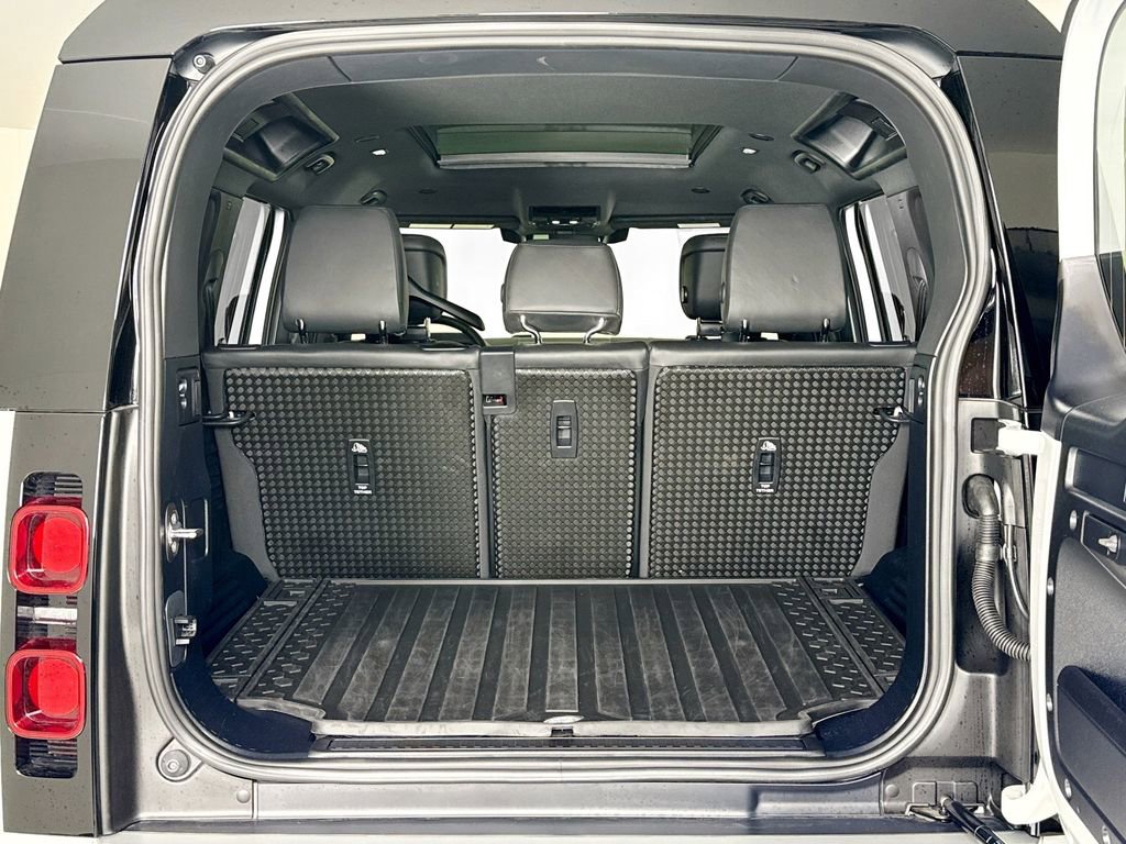 Used 2025 Land Rover Defender 110 S image 25