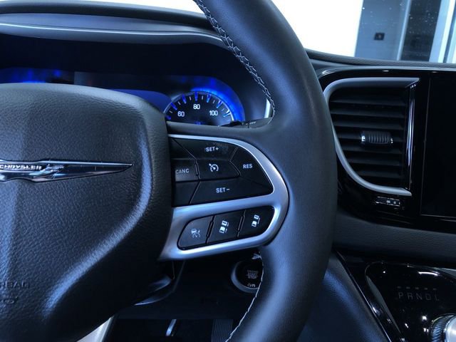 Used 2025 Chrysler Pacifica Select FWD image 27