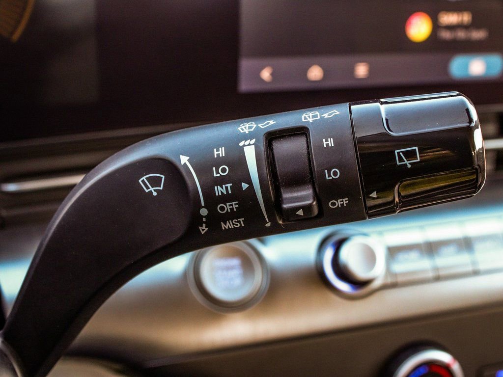 Used 2024 Hyundai Kona SE image 28