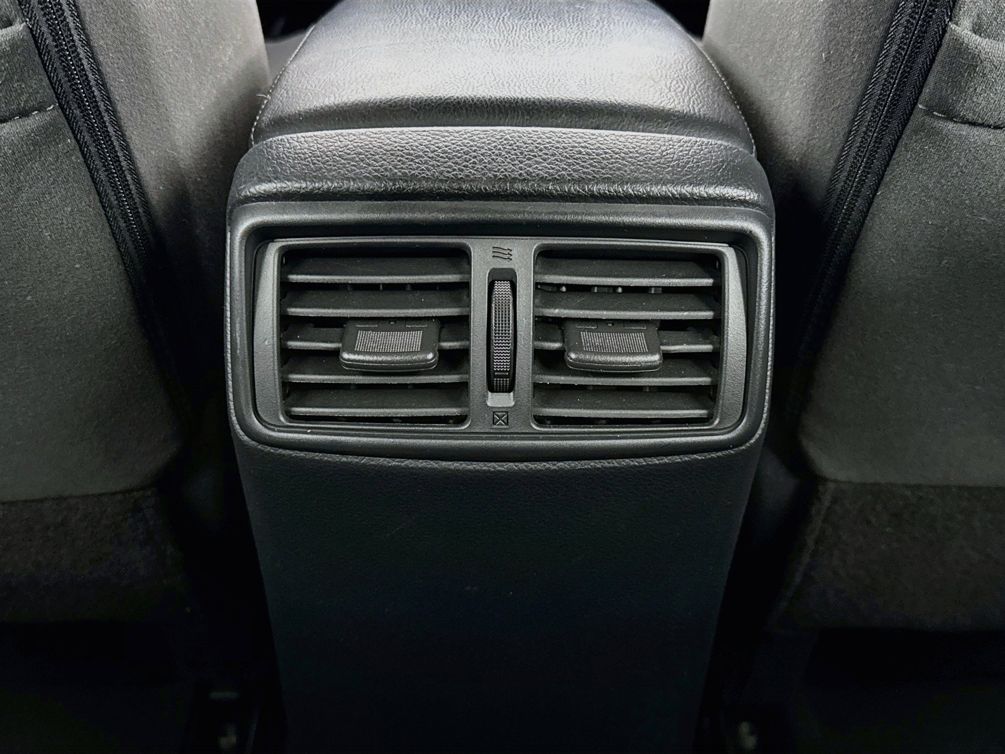 Used 2016 Nissan Rogue SV AWD/4WD image 23