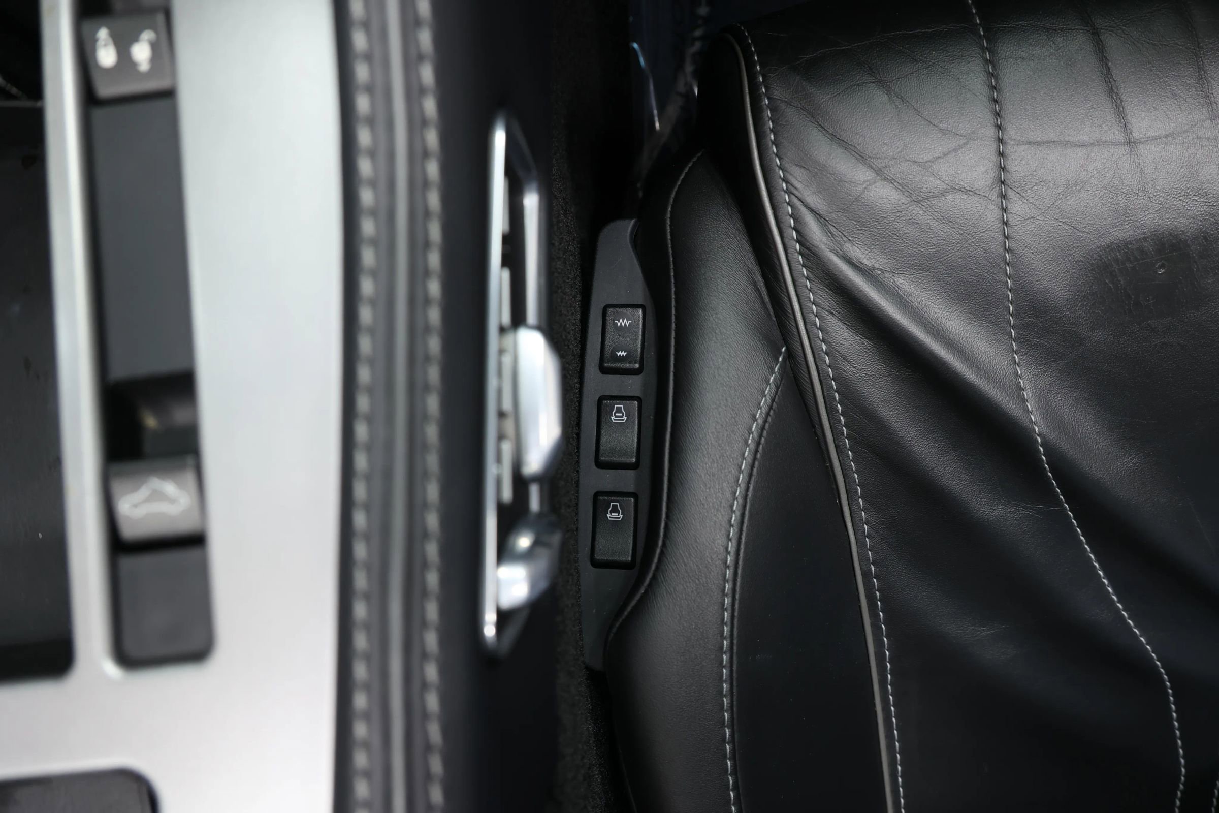 Used 2012 Aston Martin Virage Volante image 88