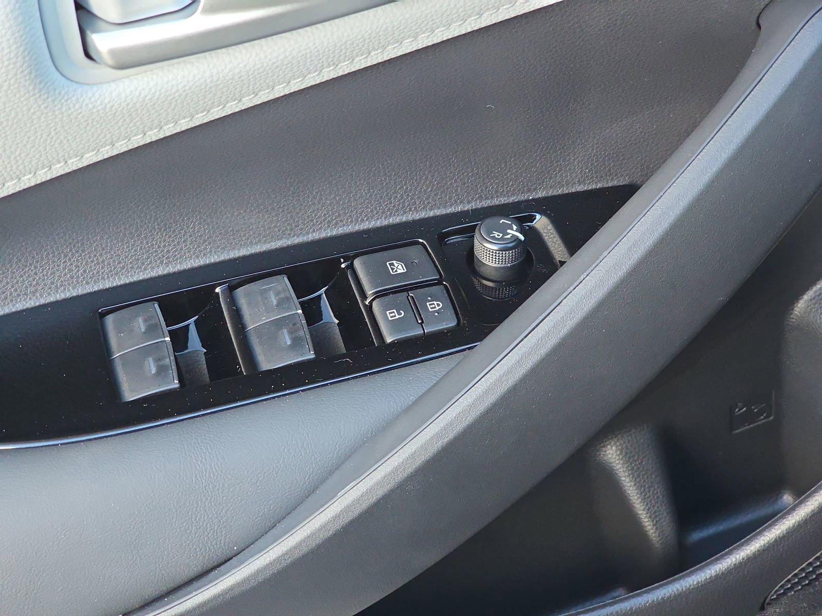 Used 2025 Toyota Corolla SE image 34