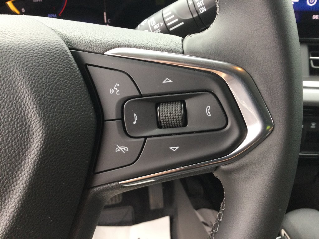 Used 2024 Chevrolet Trax LT w/ Driver Confidence Package FWD image 17