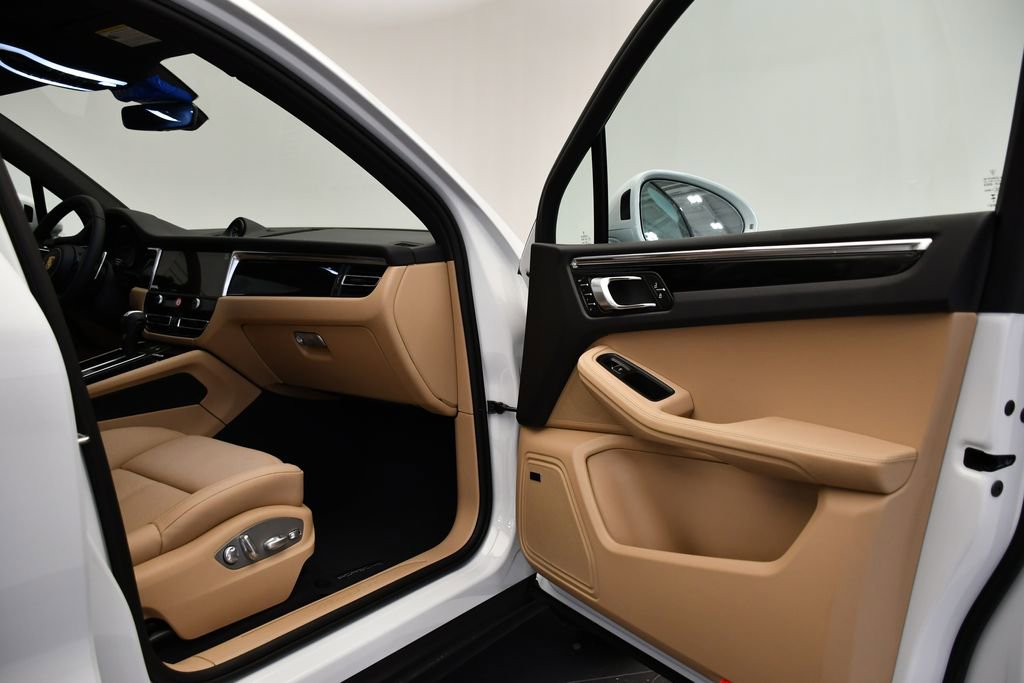 Certified 2025 Porsche Macan Turbo image 48