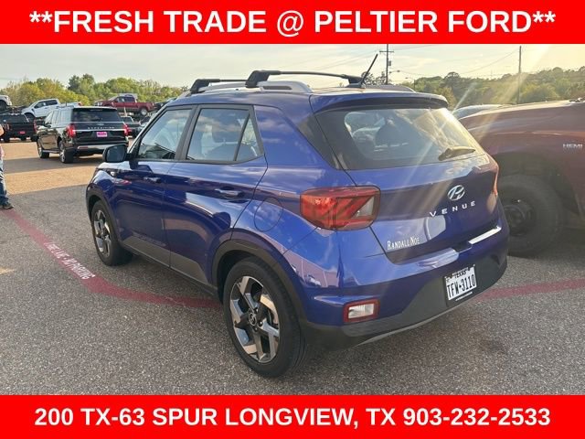 Used 2023 Hyundai Venue Limited image 18