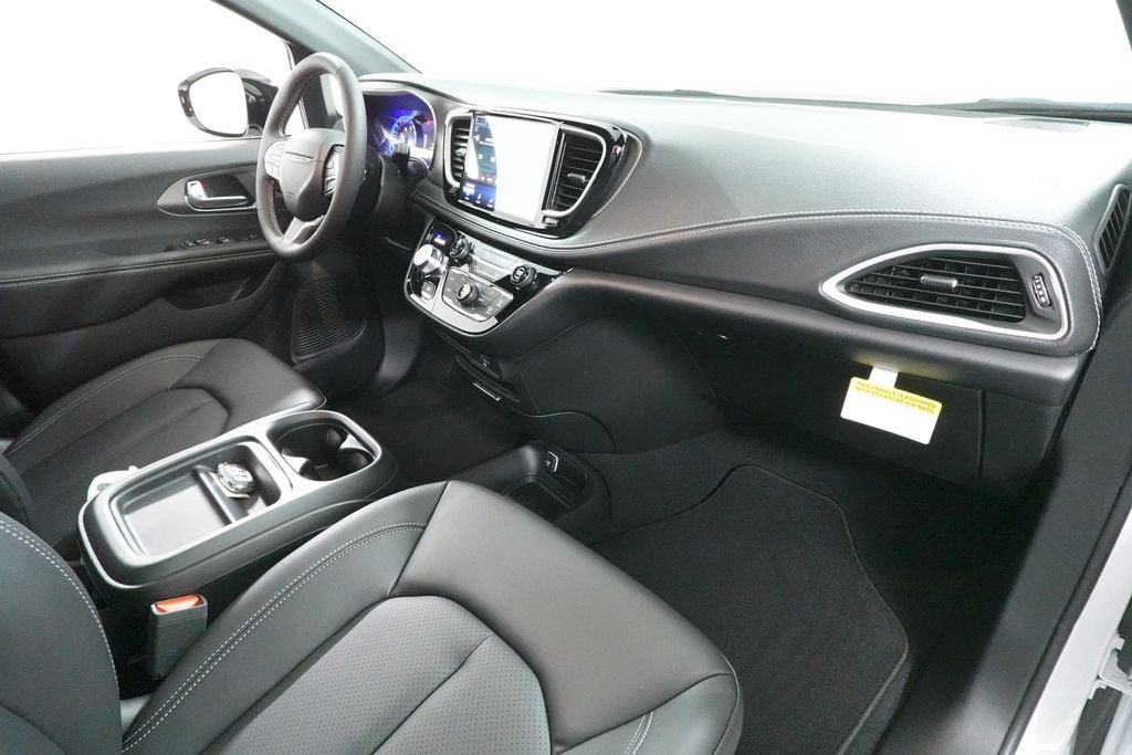 New 2027 Chrysler Pacifica Select FWD image 29