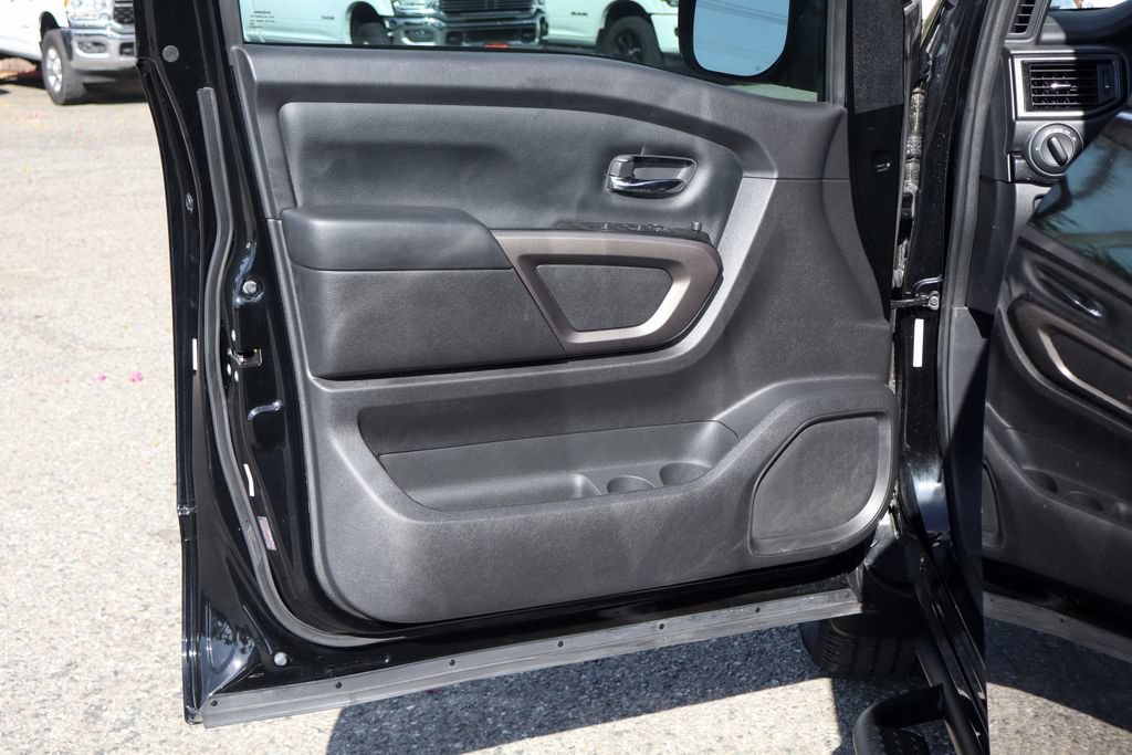 Used 2024 Nissan Titan SV w/ SV Bronze Edition Package AWD/4WD image 18