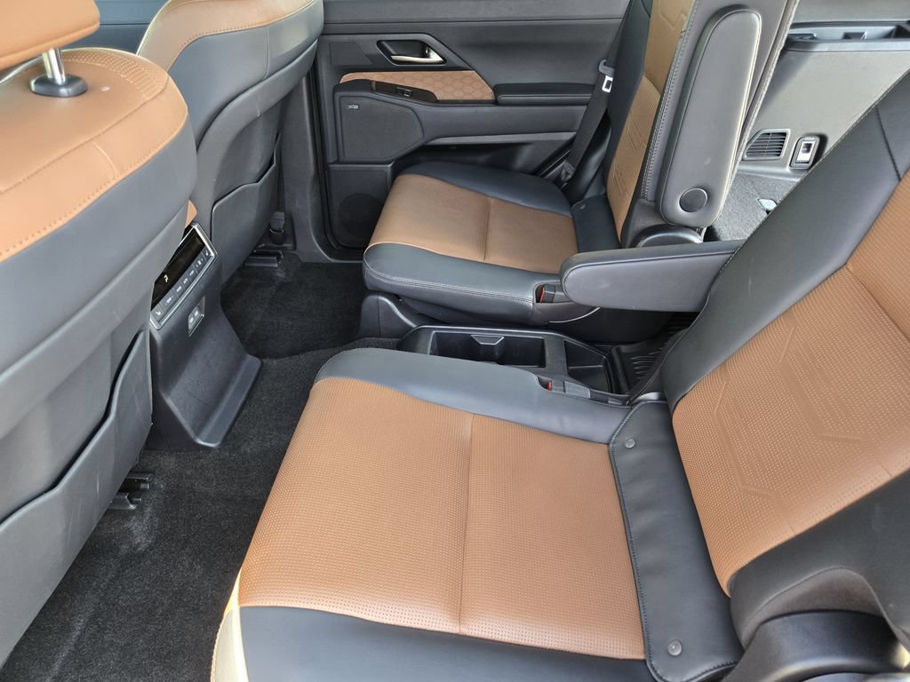 Used 2024 Lexus GX 550 w/ Cold Area Package AWD/4WD image 21