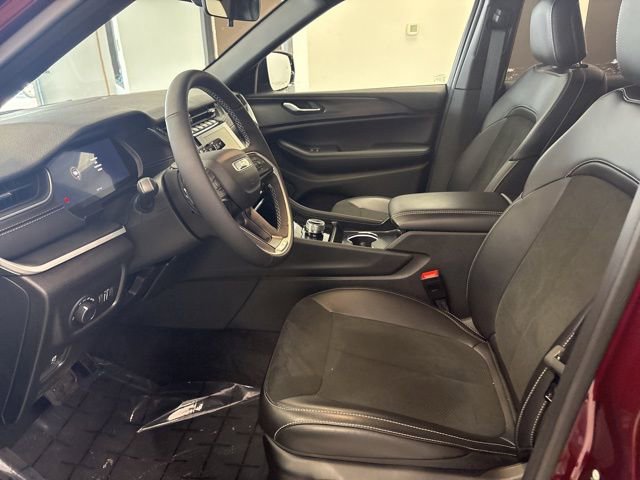 Used 2025 Jeep Grand Cherokee Altitude w/ Trailer Tow Package image 16