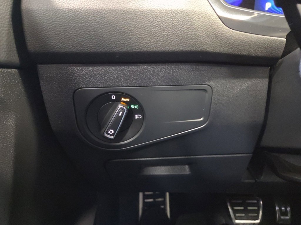 Used 2022 Volkswagen Tiguan SE R-Line image 24