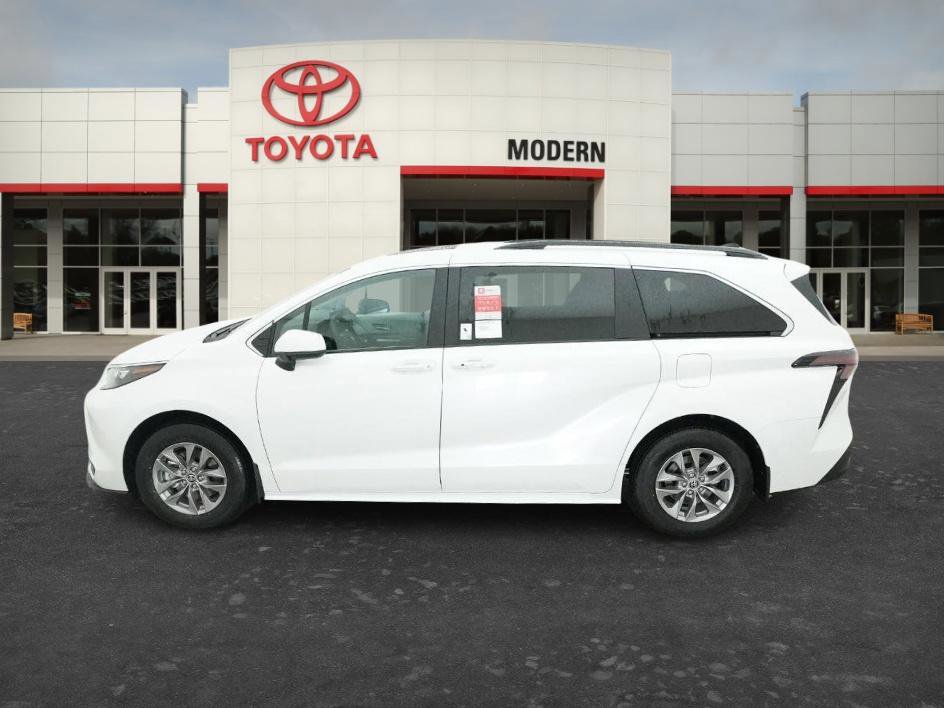 New 2026 Toyota Sienna XLE FWD image 9