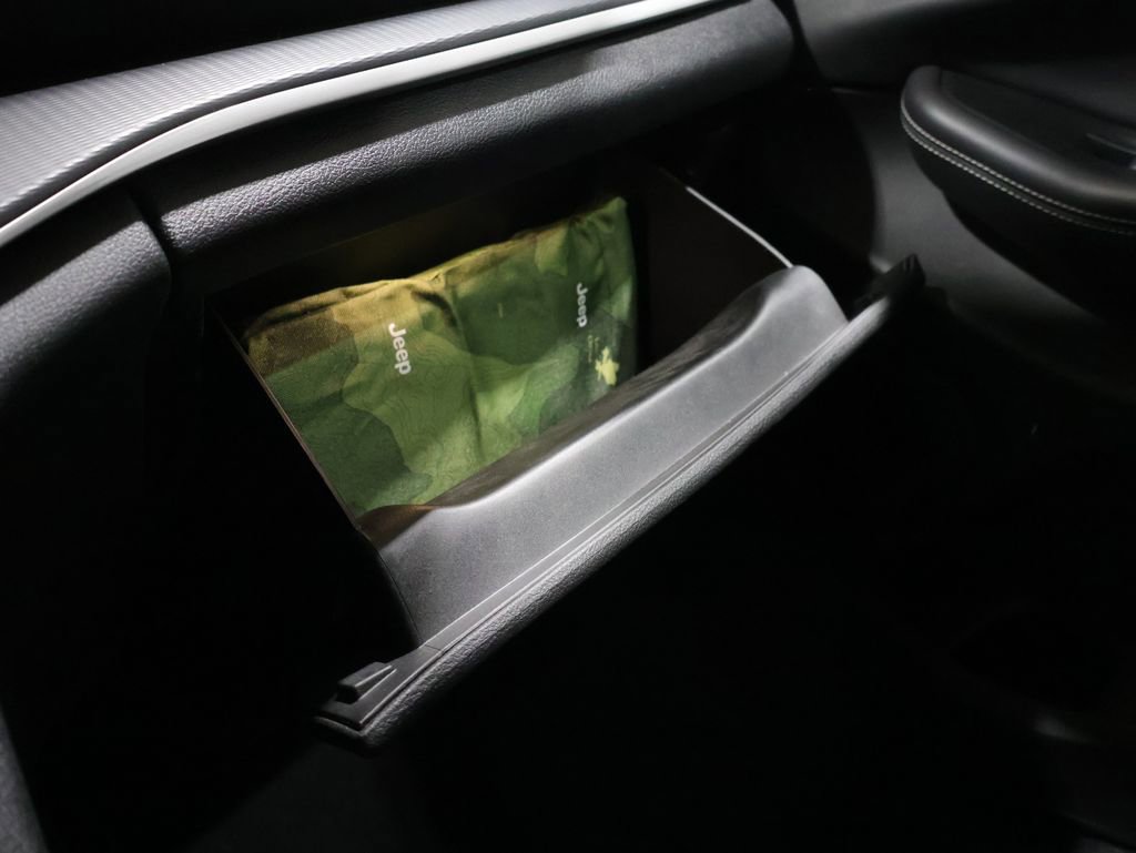 Used 2023 Jeep Grand Cherokee Altitude image 30