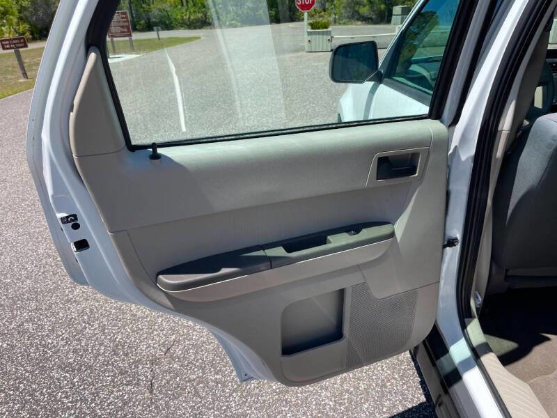 Used 2009 Ford Escape XLS FWD image 11