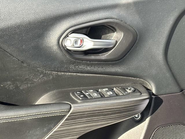 Used 2016 Jeep Cherokee Limited image 16