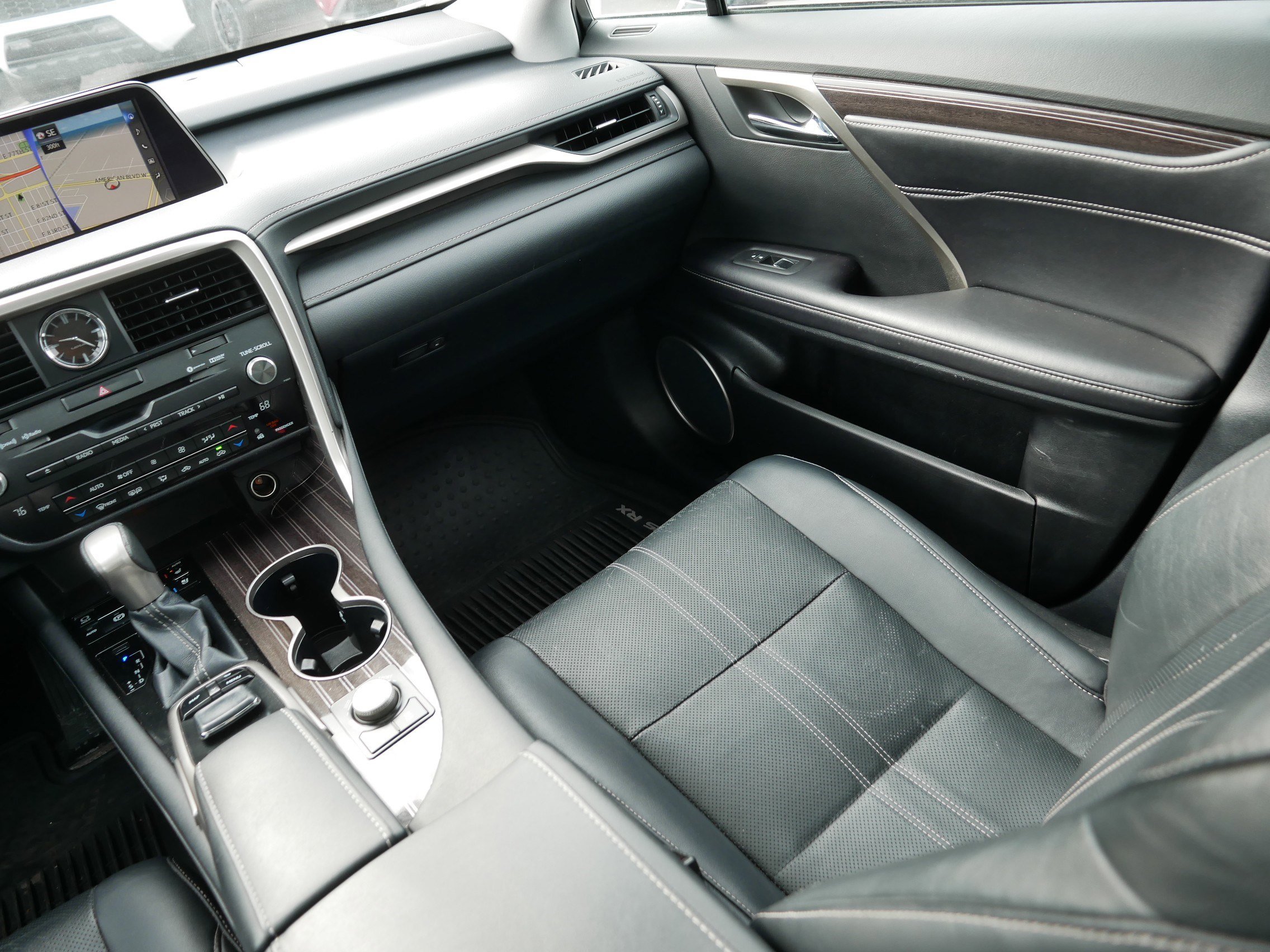 Used 2016 Lexus RX 450h AWD w/ Luxury Package image 11