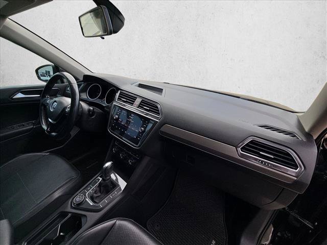 Used 2018 Volkswagen Tiguan SEL AWD/4WD image 20