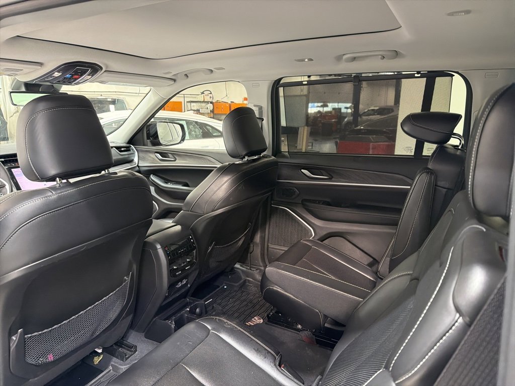 Used 2023 Jeep Grand Cherokee L Limited w/ Luxury Tech Group II image 24