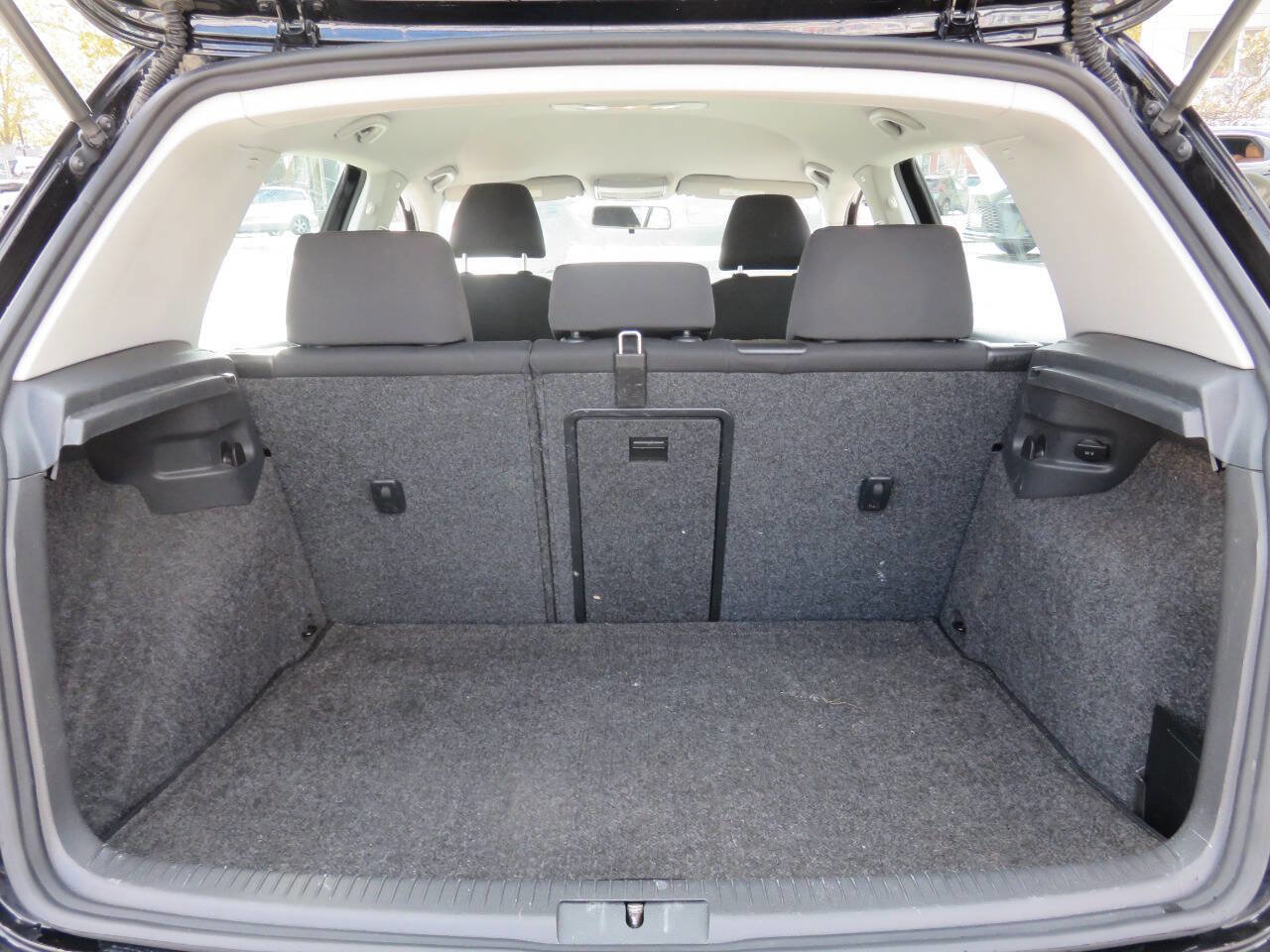 Used 2014 Volkswagen Golf 4-Door image 21