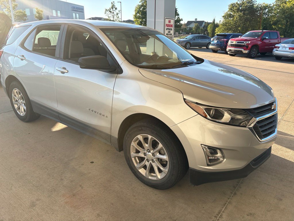 Used 2020 Chevrolet Equinox LS w/ LPO, Floor Liner Package FWD image 2