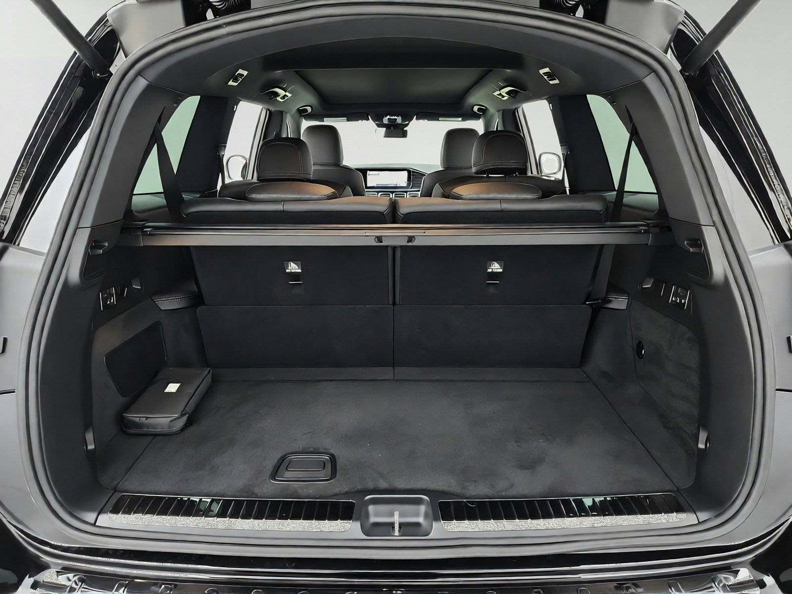 Certified 2026 Mercedes-Benz GLS 450 4MATIC w/ AMG Line Exterior image 35