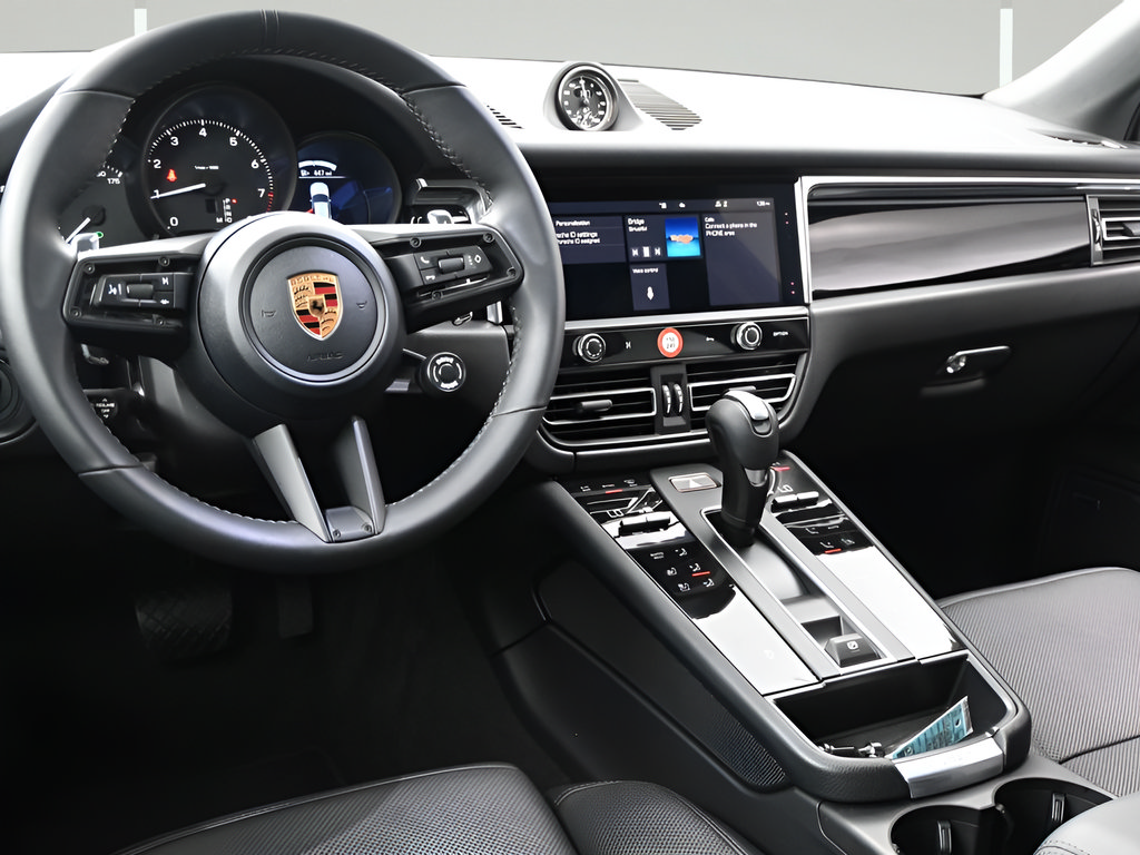 Certified 2026 Porsche Macan AWD/4WD image 8