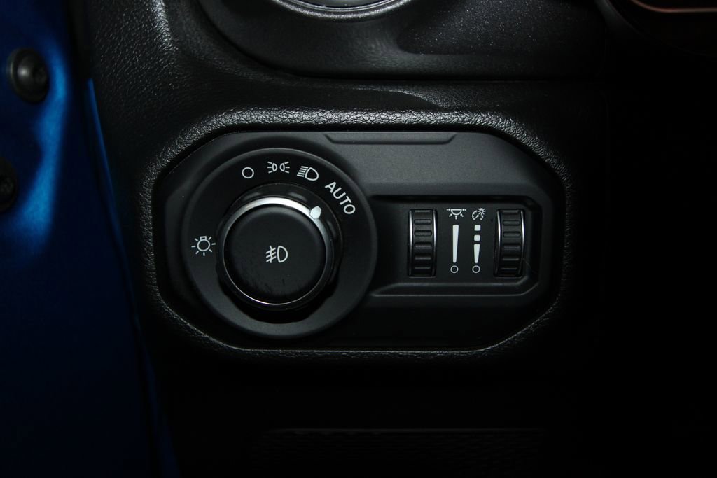 Used 2022 Jeep Wrangler Unlimited Rubicon AWD/4WD image 9