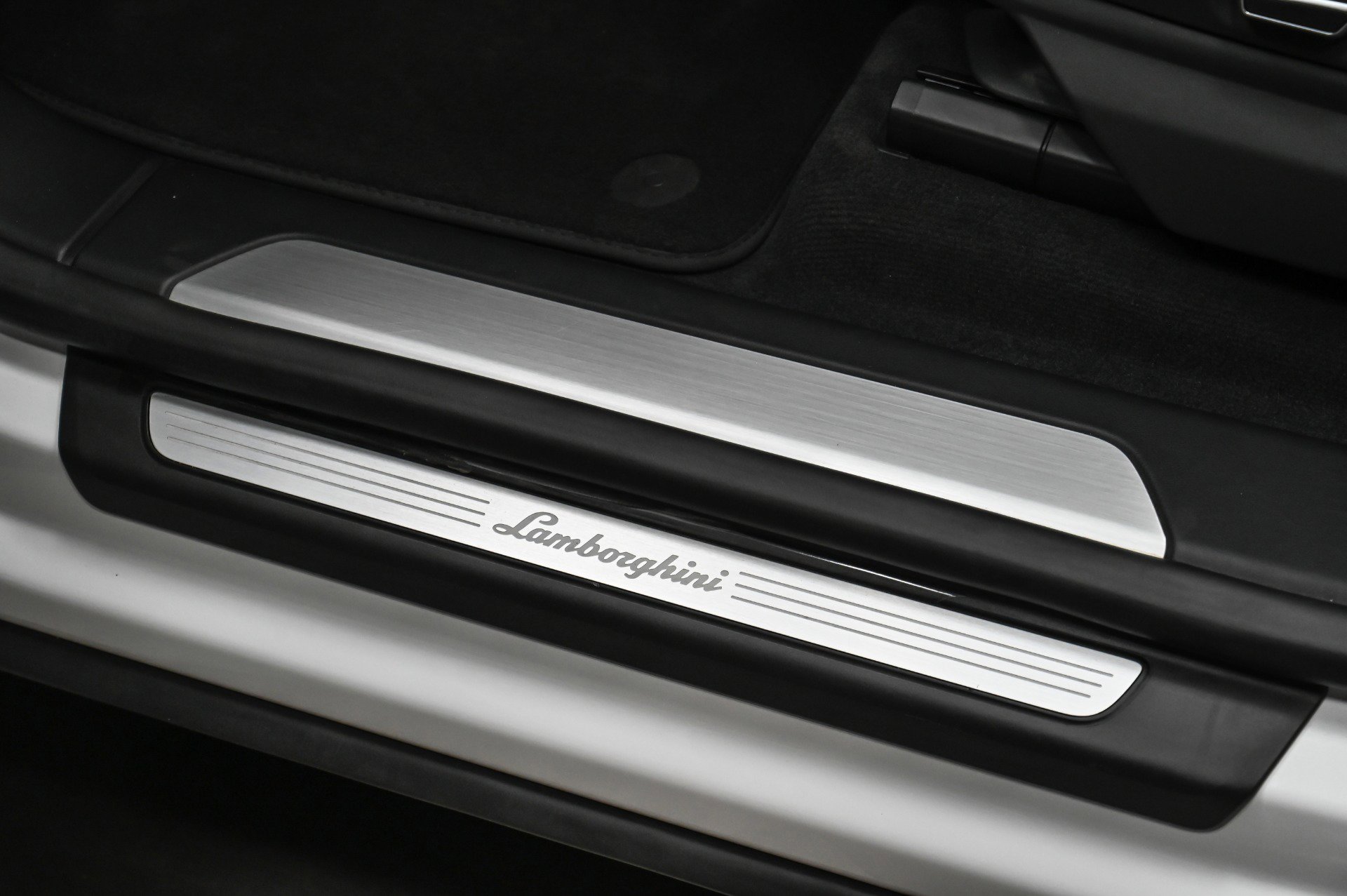 Used 2020 Lamborghini Urus image 25