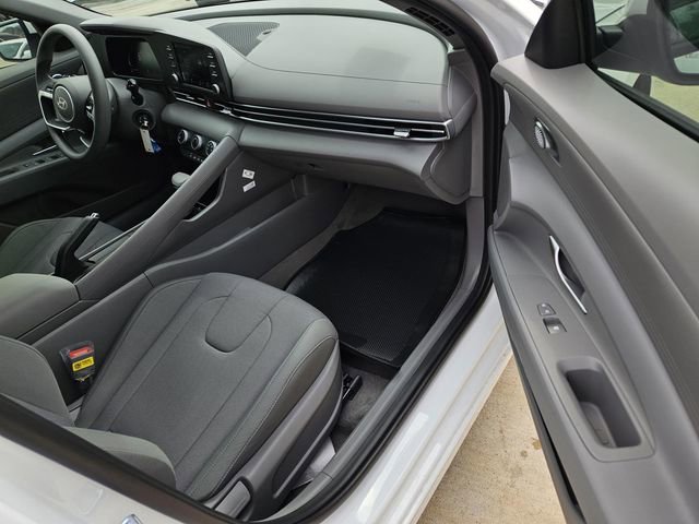 New 2026 Hyundai Elantra SE image 6