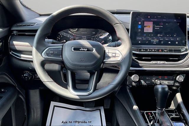 Used 2025 Jeep Compass Trailhawk AWD/4WD image 5