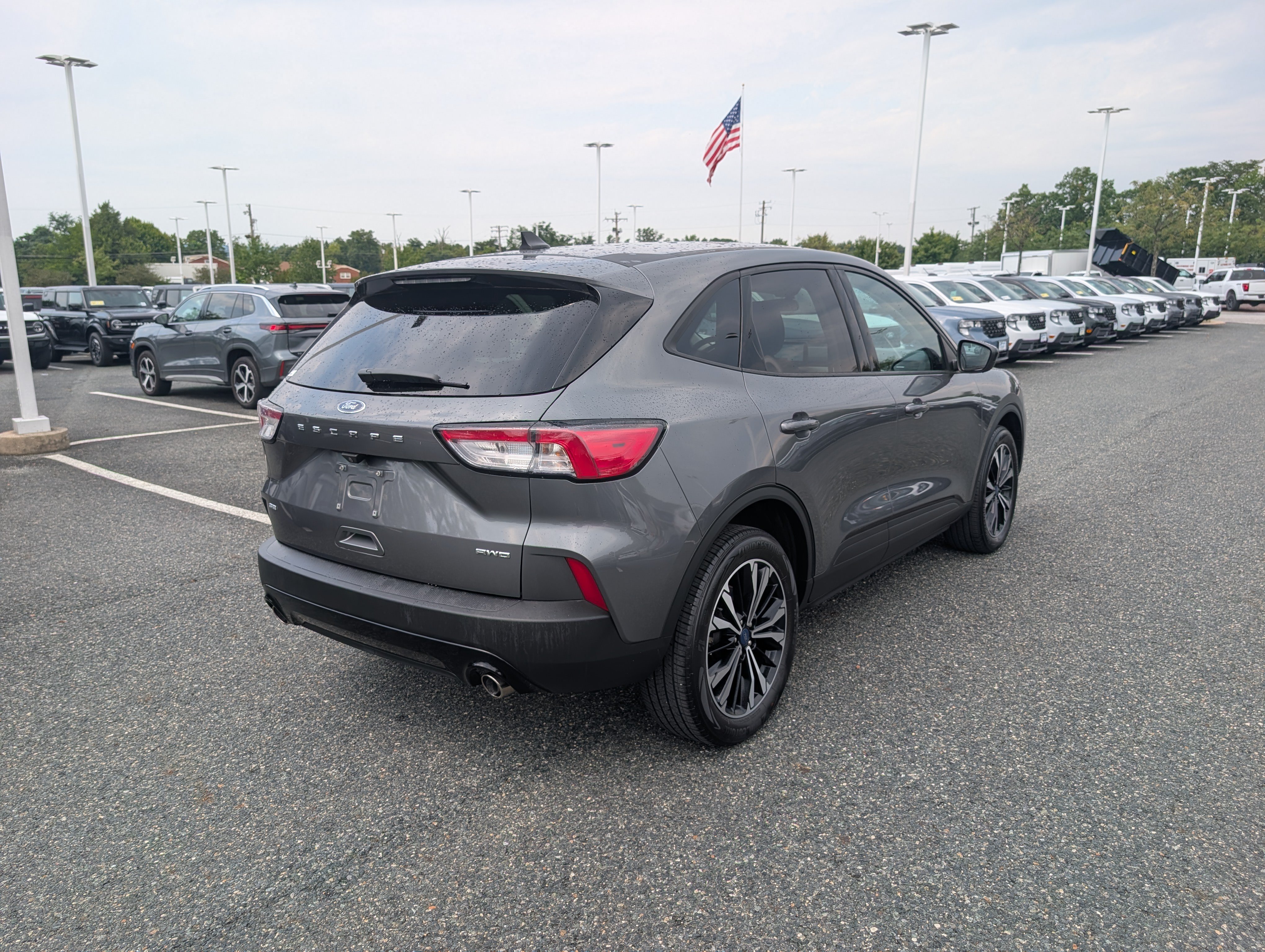 Certified 2021 Ford Escape SE w/ SE Sport Appearance Package AWD/4WD image 3