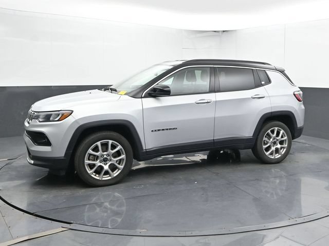 Used 2025 Jeep Compass Limited AWD/4WD image 8