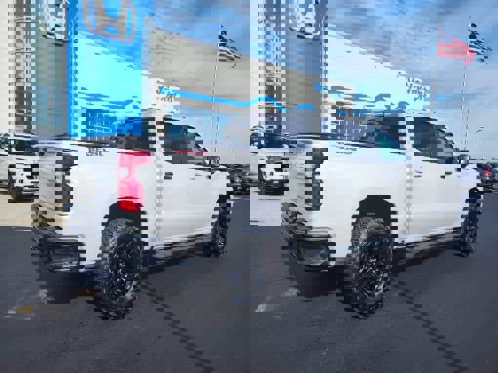 Used 2021 Chevrolet Silverado 1500 LT Trail Boss w/ Bed Protection Package image 2