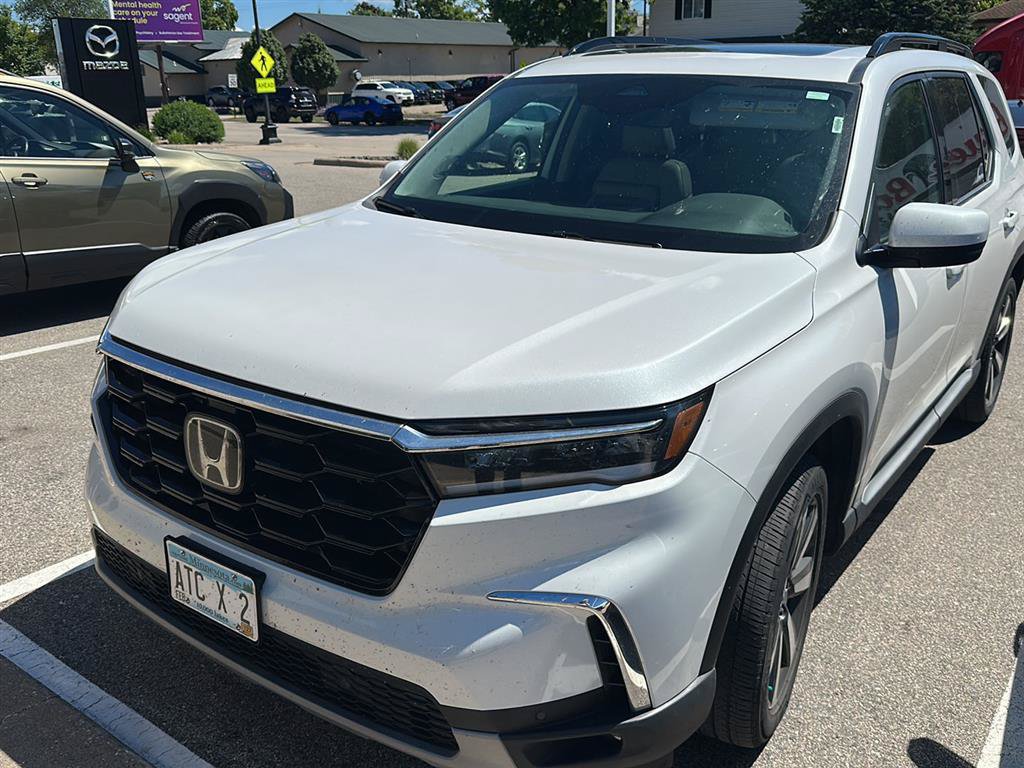 Used 2024 Honda Pilot Touring image 3