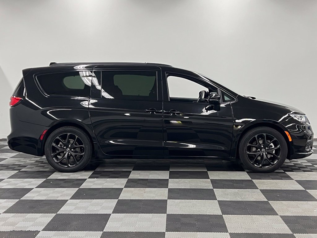 Used 2025 Chrysler Pacifica Limited FWD image 10