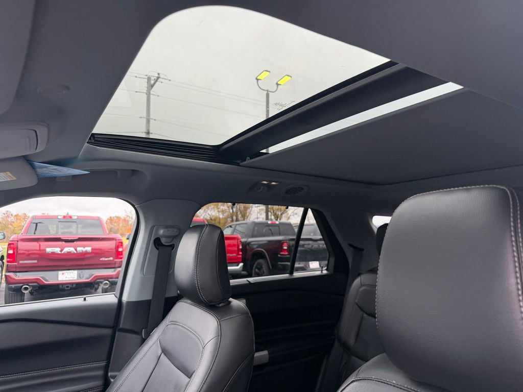 Used 2022 Ford Explorer Limited w/ Equipment Group 301A image 30