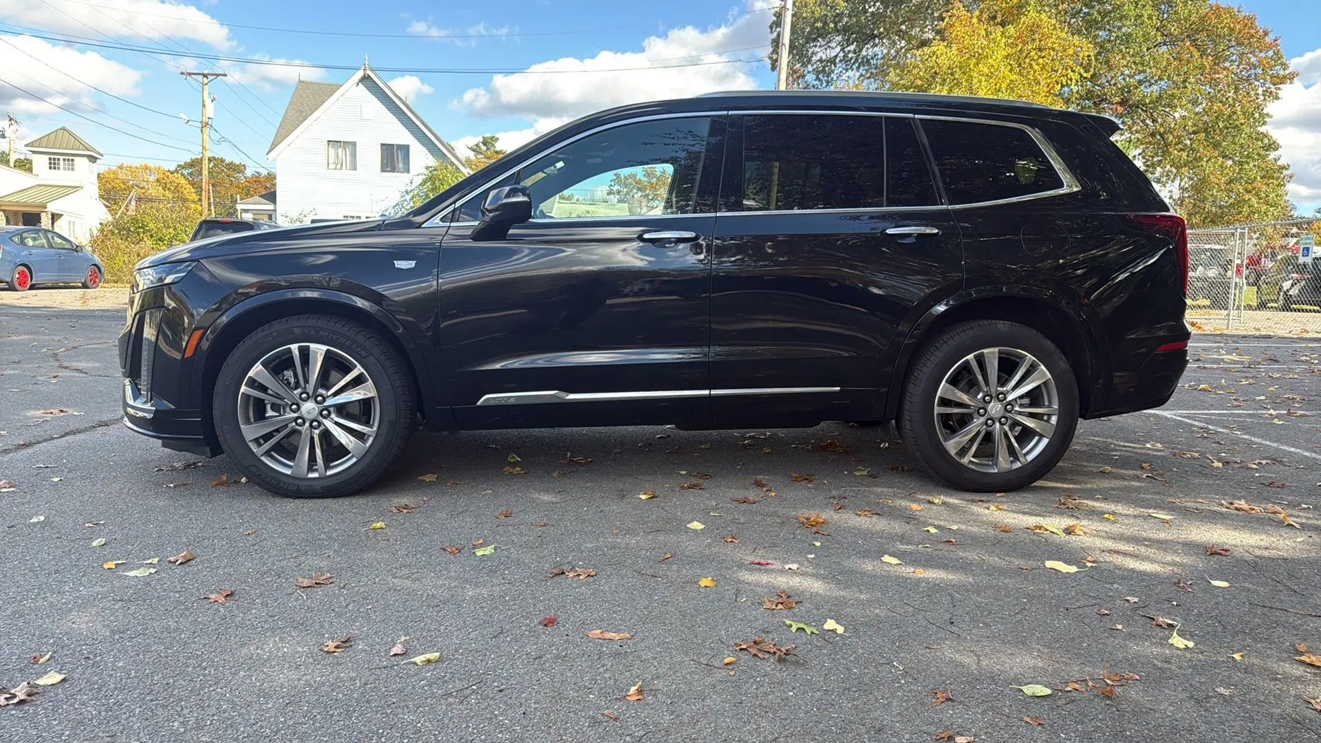 Used 2025 Cadillac XT6 Premium Luxury image 5