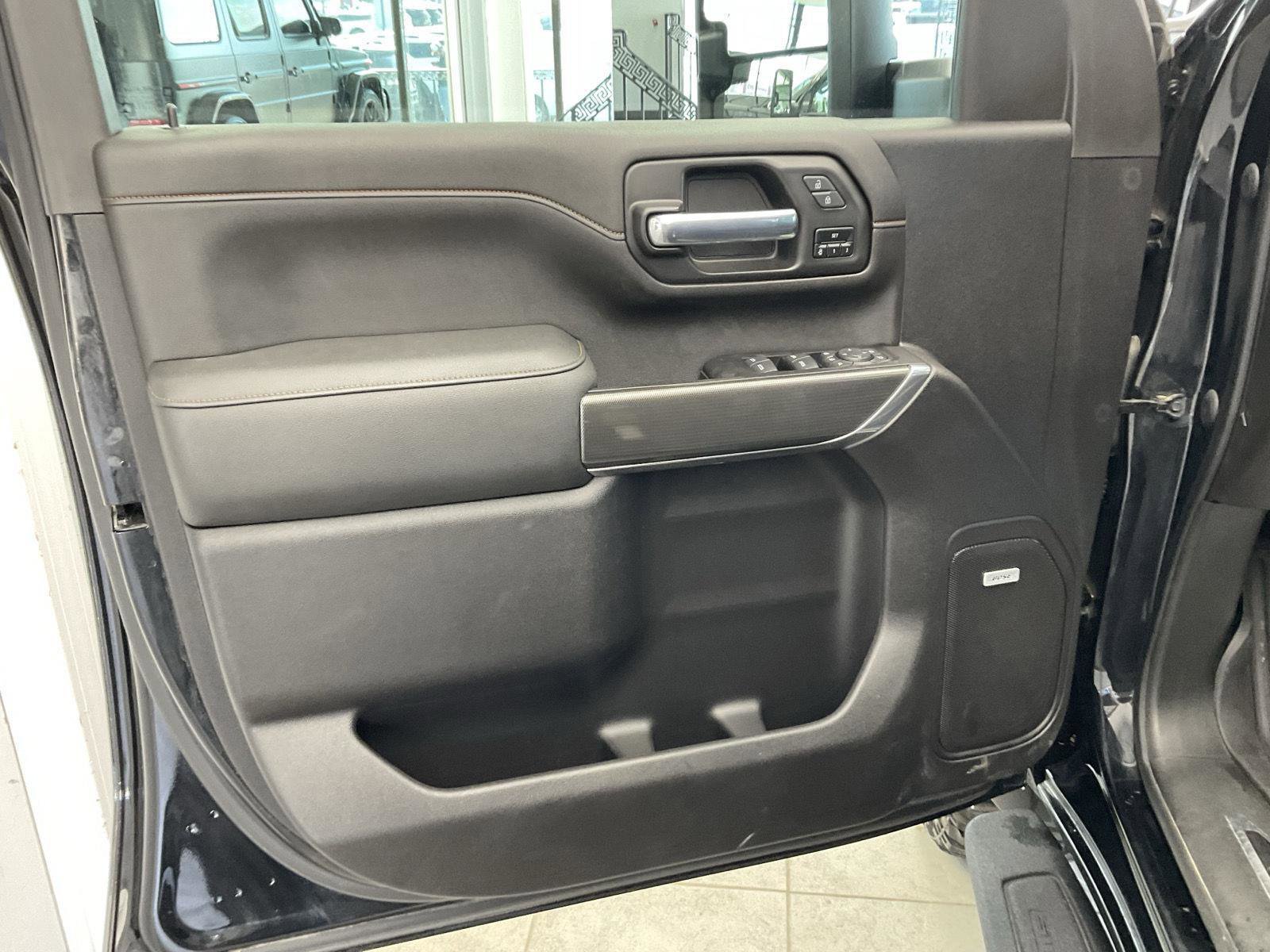 Used 2022 GMC Sierra 3500 AT4 w/ AT4 Premium Plus Package AWD/4WD image 9