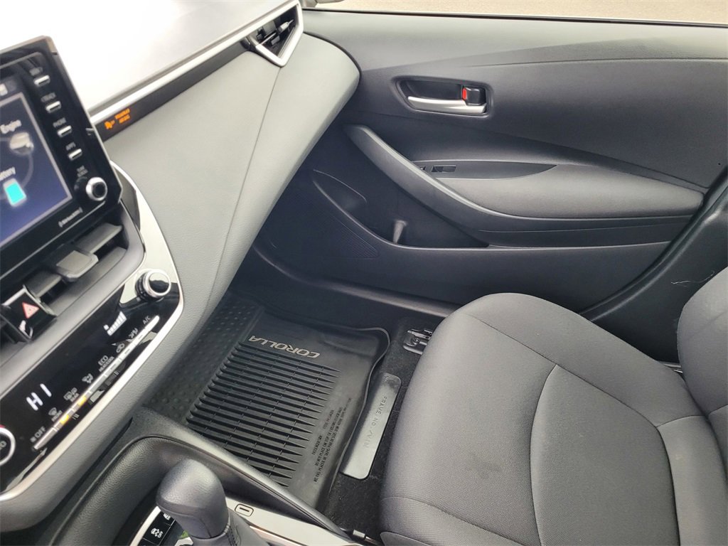 Used 2021 Toyota Corolla LE image 12