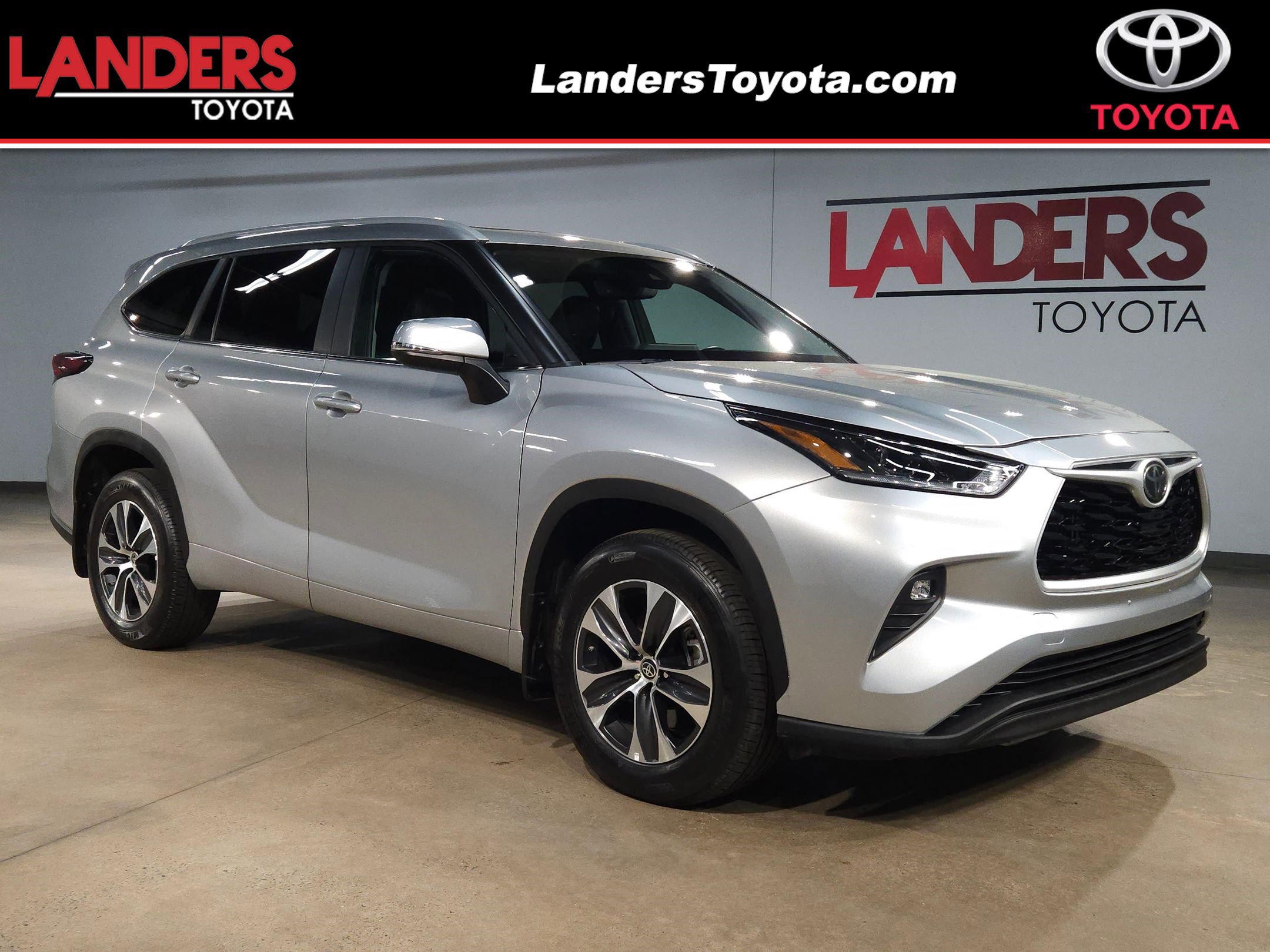 Certified 2025 Toyota Highlander XLE AWD/4WD image 1