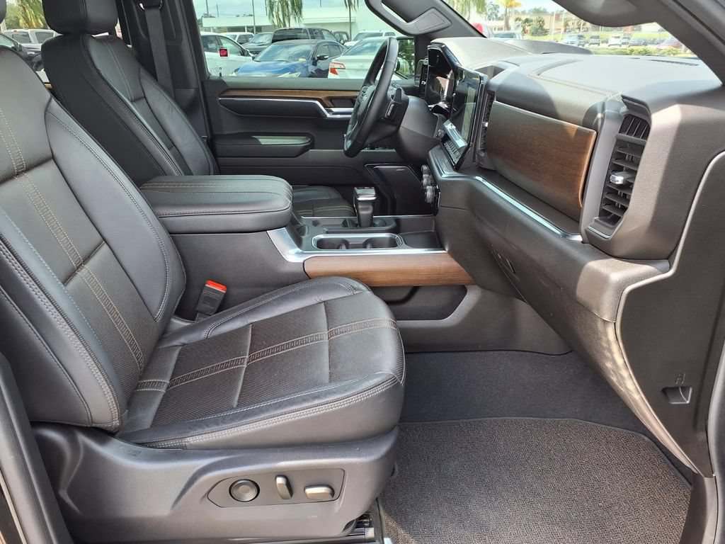 Used 2024 Chevrolet Silverado 1500 High Country w/ Technology Package AWD/4WD image 13