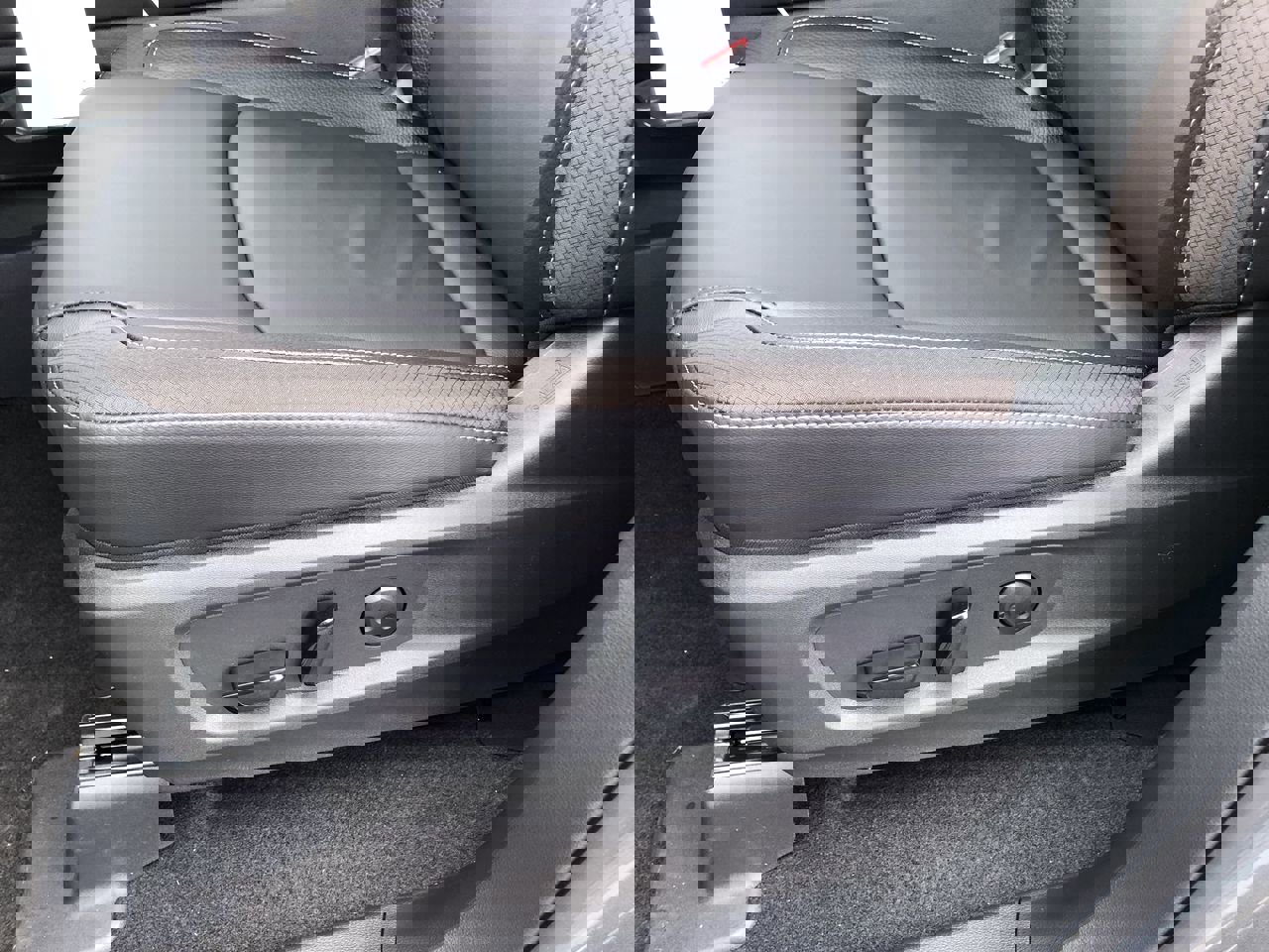 New 2025 Nissan Pathfinder SL image 24