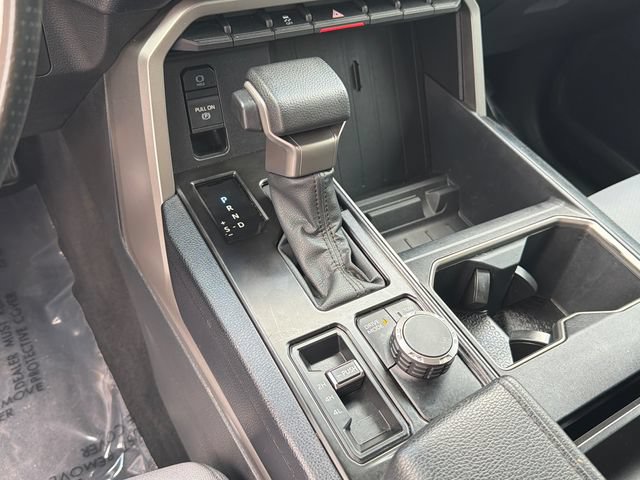Used 2022 Toyota Tundra SR5 w/ SR5 Convenience Package AWD/4WD image 32